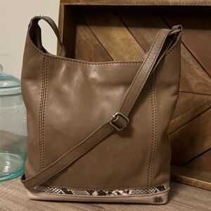 The Sak Womens De Young Small Leather Crossbody Purse Tan Snakeskin